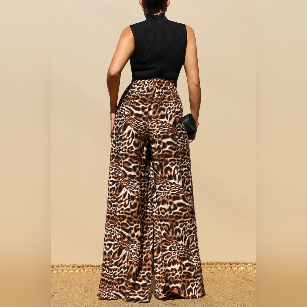 Chic Leopard Print Pocketed Jumpsuit - Picture 5 of 8